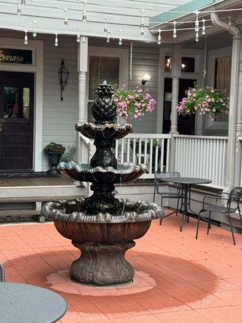 Woodbine Inn And Restaurant Madisonville Exterior foto