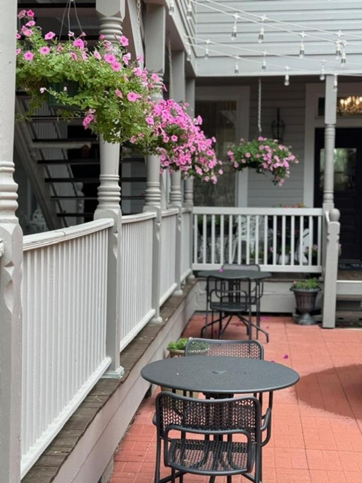 Woodbine Inn And Restaurant Madisonville Exterior foto